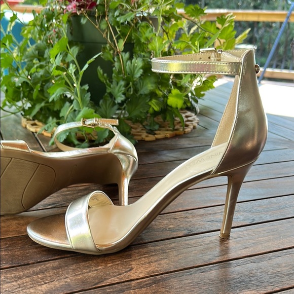 Nine West Gold High Heel Pumps -8M JT - Picture 7 of 8
